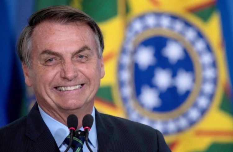 Coronavirus, in Brasile ieri 22 mila contagi e 508 decessi: per Bolsonaro l’epidemia ‘sta terminando’