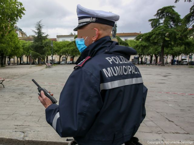 Biancavilla, controlli anti-Covid più stringenti della Polizia locale: caccia ai ‘senza mascherina’