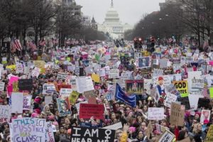 Usa, donne in marcia contro Trump: contestano nomina alla Corte Suprema