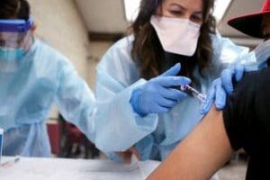 Coronavirus, Forni: “I vaccini arriveranno entro primavera. Undici in fase finale”