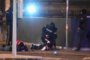 Vienna: “Ripugnante atto terroristico”. Quattro morti alla vigilia del lockdown