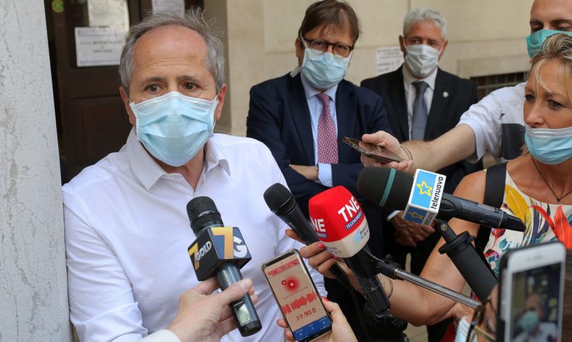 Coronavirus, Crisanti: “Vera sfida è evitare terza ondata. Piano nazionale per consolidare risultati restrizioni”