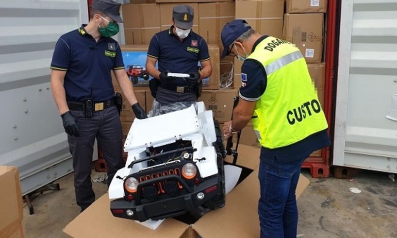 False mini-auto cinesi marcate Jeep sequestrate al porto di Palermo: denunciato l’importatore