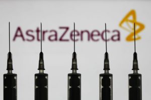 Vaccino anti-Covid, AstraZeneca attende entro l’anno i risultati del trial: “Senza saltare passaggi cruciali”