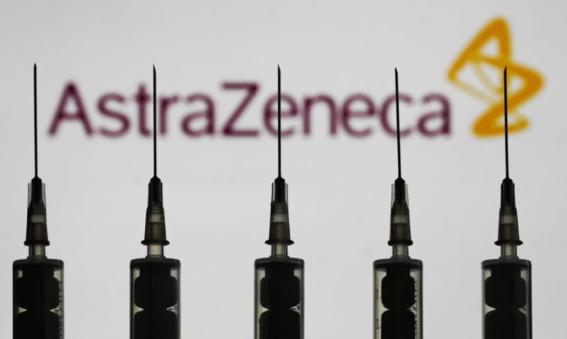 Vaccino anti-Covid, AstraZeneca attende entro l’anno i risultati del trial: “Senza saltare passaggi cruciali”