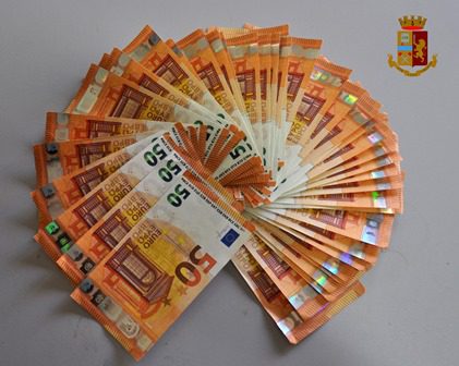 dietro ai nuovi 50 euro c'e' un trucco: costringervi a tirare fuori i soldi  dal materasso - Dagospia