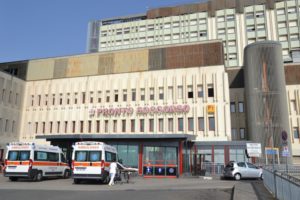 Covid, l’ospedale Cannizzaro di Catania rimodula i servizi di front-office: nei reparti visite contingentate