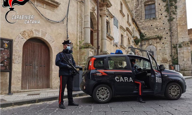 Mineo, finta fuga per evitare sanzione anti-covid: a casa tracce di droga. Denunciato 29enne di Palagonia