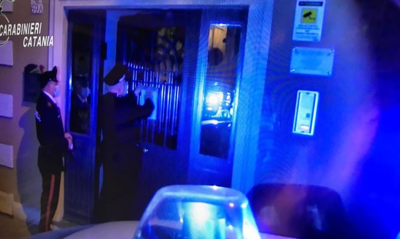 Aci S. Antonio, arrestato il titolare della ‘casa di riposo degli orrori’: la struttura è stata sequestrata (VIDEO)