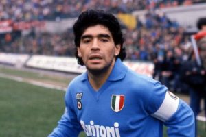 Calcio, è morto Maradona: per arresto cardiocircolatorio nella sua abitazione