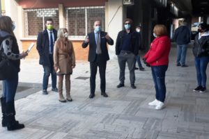 Paternò, scuole chiuse/aperte: mamme manifestano in municipio. I legali del ricorso al TAR annunciano querele