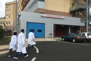 Biancavilla, venerdì protesta degli infermieri dell’ospedale-Covid: “Siamo in pochi e siamo allo stremo”