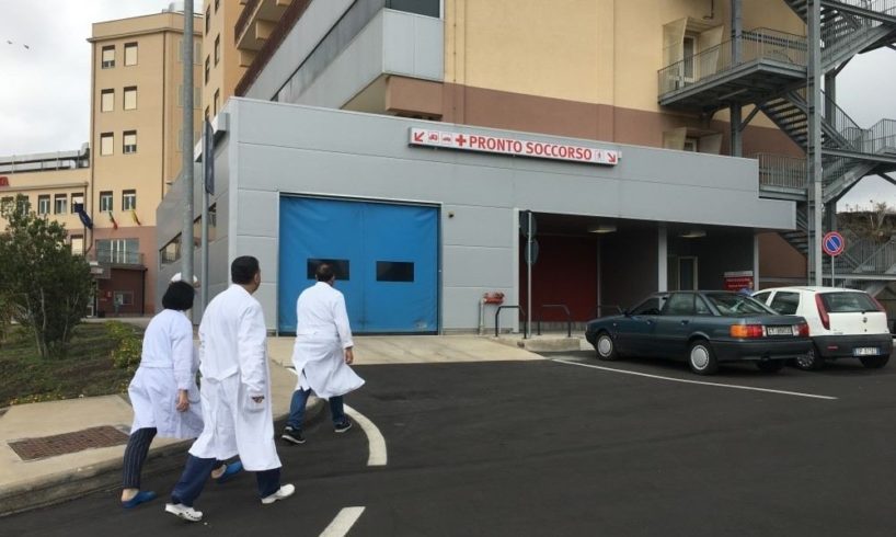 Biancavilla, venerdì protesta degli infermieri dell’ospedale-Covid: “Siamo in pochi e siamo allo stremo”