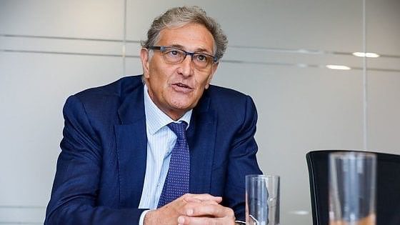 Covid, Rasi (ex Ema): “I dati del vaccino sono numeri da bar sport. Le aziende parlano ma non hanno trasmesso nulla”