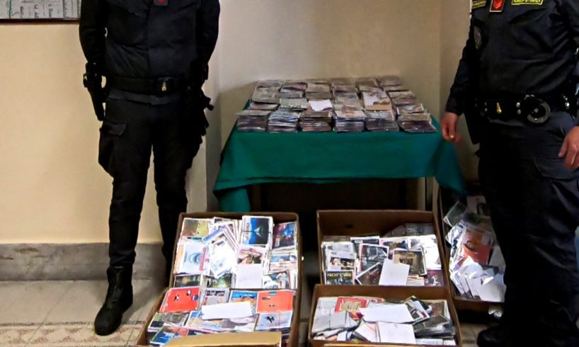 Catania, GdF sequestra 13 mila cd/dvd falsi alla ‘Fera o’ luni’: profitto stimato in 50 mila euro