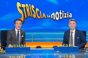 Tv, Ficarra e Picone danno l’addio a Striscia la Notizia. Pier Silvio Berlusconi: “Mediaset è casa vostra”