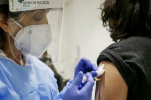 Gran Bretagna, campagna di vaccinazione al via dalla prossima settimana. Locatelli: “In Italia pronti a gennaio”