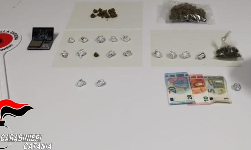 Mineo, spacciava droga in casa: ai domiciliari 28enne, segnalato alla Prefettura come assuntore