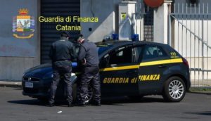 Giarre, GdF sequestra 37 bombole di Gpl in sito non sicuro: scoperto lavoratore in nero