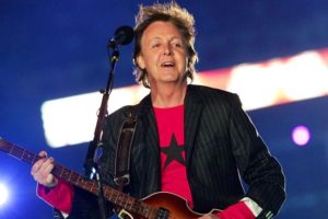 Covid, la ‘benedetta’ mascherina di Paul McCartney: “Vado dovunque e nessuno mi riconosce”