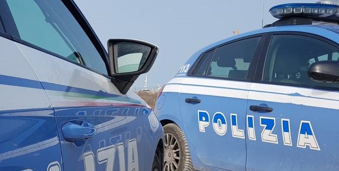 Adrano: sul ciclomotore senza casco, senza assicurazione e senza mascherina: denunciati due minori