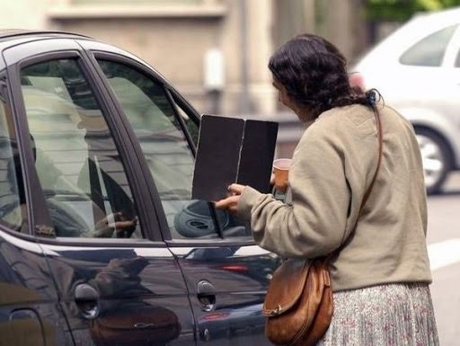 Bronte, emergenza sicurezza per l’accattonaggio molesto di 5 ‘caminanti’ di Adrano: vertice in Comune con la Polizia di Stato