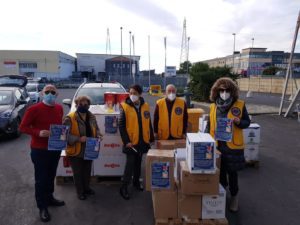 Natale: dal Lions Club pacchi dono per Adrano, Bronte e Biancavilla: 50 regali a parrocchie e Caritas