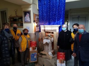 Natale: dal Lions Club pacchi dono per Adrano, Bronte e Biancavilla: 50 regali a parrocchie e Caritas 