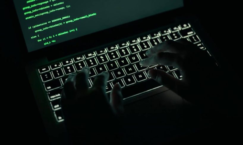 Vaccino, fiale in vendita sul darkweb: stessi negozi che smerciano droga. Ci sono anche certificati falsi