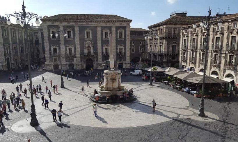 Covid, l’Italia torna arancione fino al 30: bar e ristoranti aperti per asporto