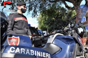 Catania, ladro d’auto in pigiama e con le mani sporche di grasso: arrestato