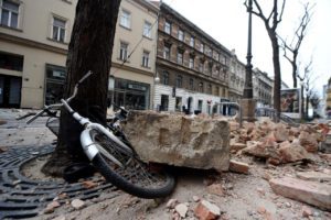 Terremoto in Croazia di magnitudo 6.3: distrutta la città di Petrinja. Il sindaco: “E’ come a Hiroshima”