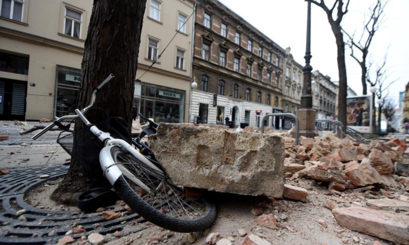 Terremoto in Croazia di magnitudo 6.3: distrutta la città di Petrinja. Il sindaco: “E’ come a Hiroshima”