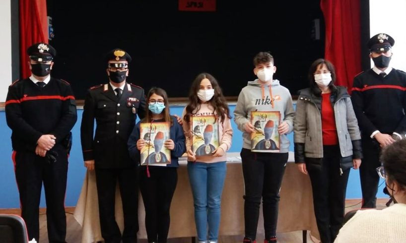 Licodia Eubea, premiati 4 studenti per tema sugli effetti della pandemia: consegnati i calendari storici dell’Arma