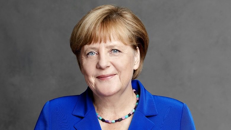 Covid, Merkel contro i negazionisti: ”Teorie non solo false ma ciniche e crudeli per chi è in lutto”