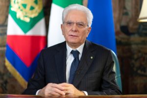 Covid, Mattarella: “Vaccinarsi è scelta di responsabilità. Lo farò appena possibile”