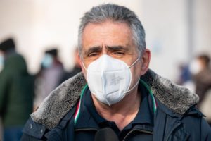 Covid, Pregliasco: “I numeri prefigurano una terza ondata. Prolungare zona rossa dopo il 6 gennaio”