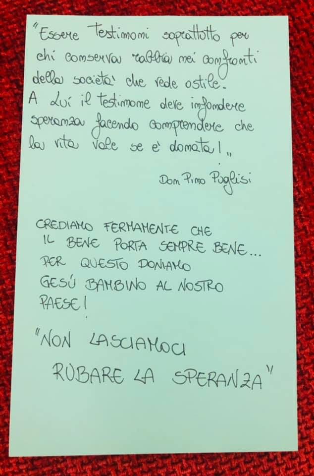 Adrano, qualcuno ha rubato Gesù Bambino: famiglia anonima ne dona uno nuovo