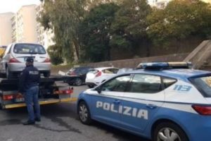 Catania, il regalo di Natale per la moglie è un’auto rubata: una targa regolare a camuffare l’inganno