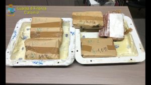 Catania, al Porto di Catania GdF sequestra 7 kg di cocaina dall’Ecuador: il valore è di 1 mln (VIDEO)