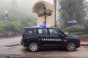 Castel di Iudica, padre e figlio positivi al covid fanno un giro in auto: denunciati