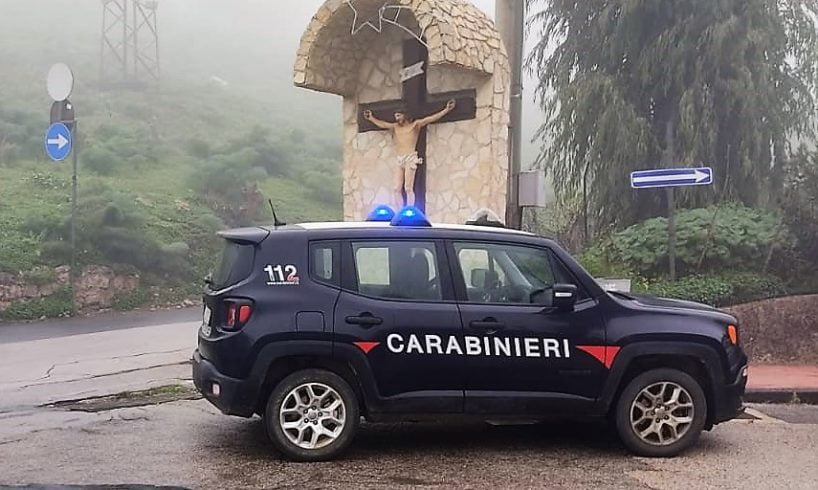 Castel di Iudica, padre e figlio positivi al covid fanno un giro in auto: denunciati