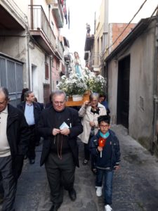 Biancavilla: ricordo di Padre Nino Tomasello, il ‘prete fanciullo’ che pregava di nascosto