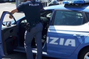 Adrano, entrano con forza in casa del vicino e lo riempiono di botte: denunciati due coniugi di 72 e 68 anni