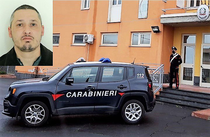 Adrano, 37enne ai domiciliari sorpreso in via Della Regione: arrestato