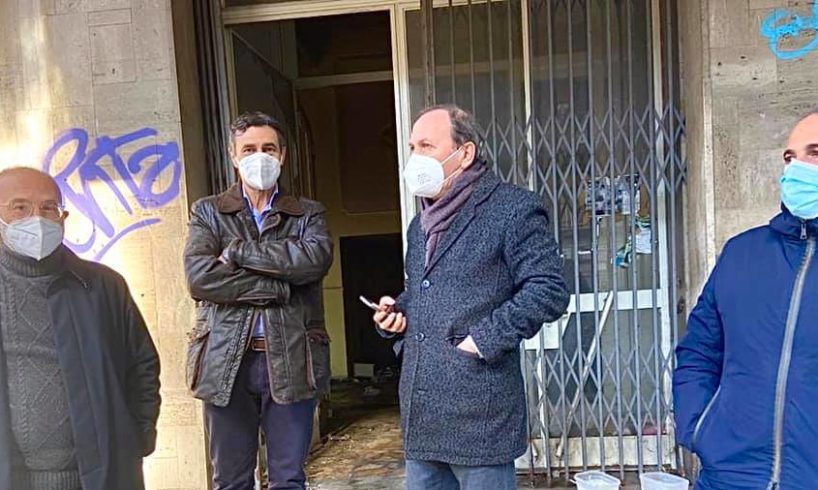 Paternò, sopralluogo nell’ex Albergo Sicilia del sindaco e dei funzionari di Pubbliservizi: “Presto messa in sicurezza”