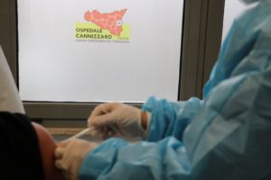 Catania, al ‘Cannizzaro’ al via il richiamo del vaccino per medici e infermieri: prima dose il 28 dicembre scorso