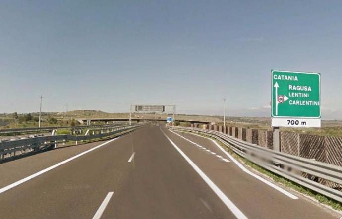 Adrano, donna di 82 anni muore in un incidente sulla ‘Catania-Siracusa’: viaggiava su un’auto tamponata da mezzo pesante