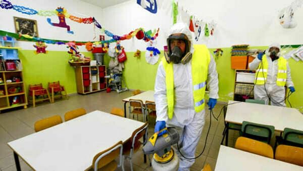 Paternò, in quarantena 2 classi di due scuole: tornano in Dad