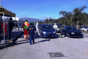 Paternò, muore di covid 88enne. Al primo giorno di screening per le scuole 680 tamponi e 6 positivi. A Belpasso test aperto anche ai cittadini